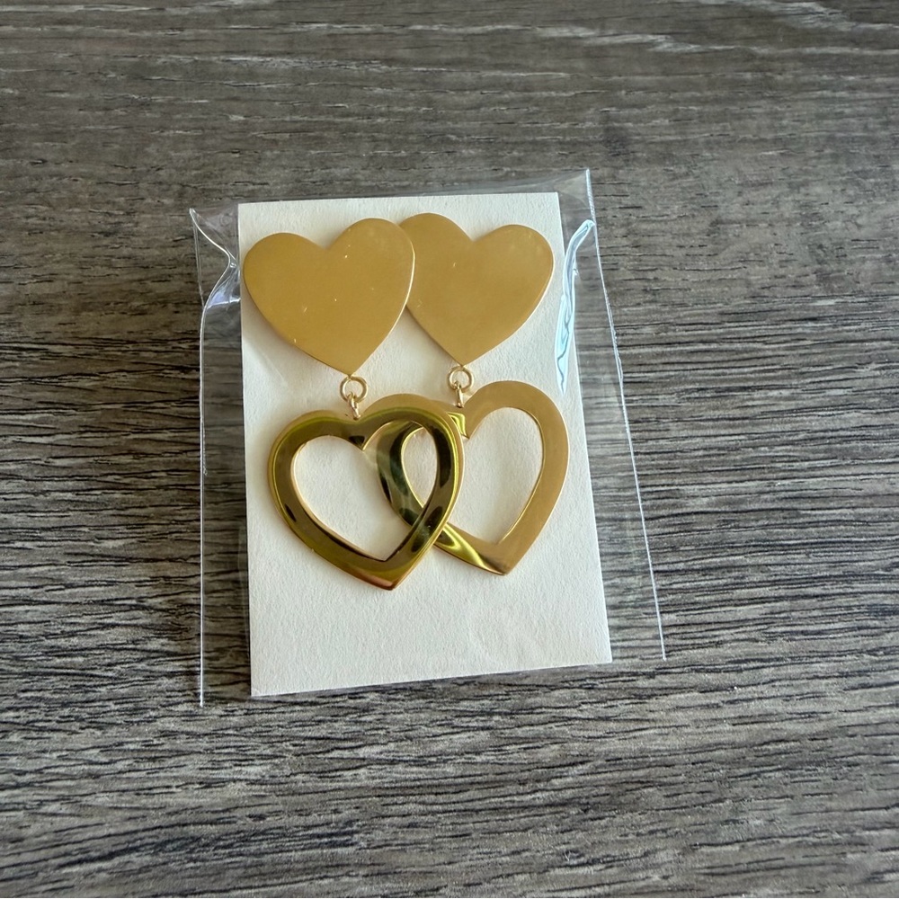 Bagatiba double heart stud earrings